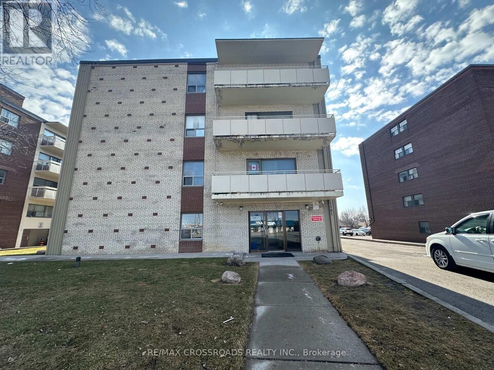 1181-1181 Ellesmere Rd in Toronto, ON - Building Photo