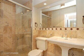 110 E Delaware Pl, Unit 01201 in Chicago, IL - Foto de edificio - Building Photo