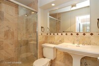 110 E Delaware Pl, Unit 01201 in Chicago, IL - Building Photo - Building Photo