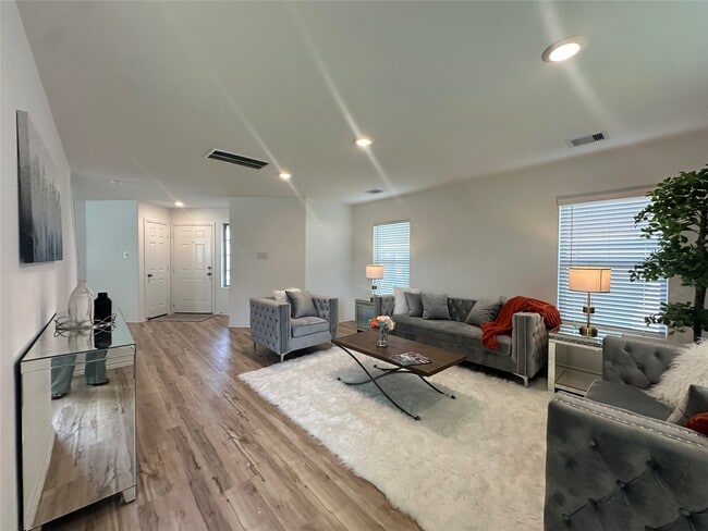 property at 11079 N Lake Mist Ln