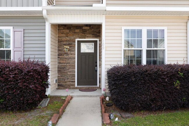 109 Beacon Woods Dr in Holly Ridge, NC - Building Photo - Building Photo