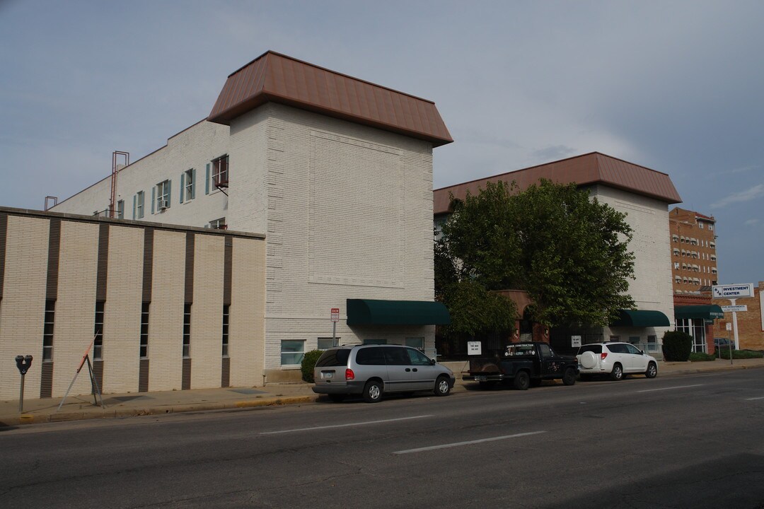 207 N Emporia St in Wichita, KS - Building Photo