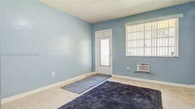 28 NW 170th St in North Miami Beach, FL - Building Photo - Building Photo