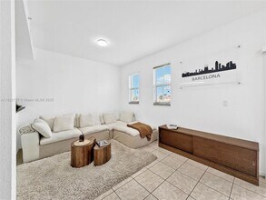 11101 NW 83rd St in Doral, FL - Building Photo - Building Photo