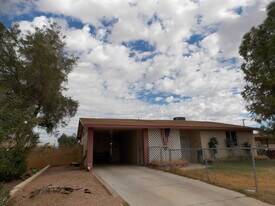 1104 E Yucca St in Casa Grande, AZ - Building Photo