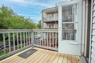 140 D St, Unit 2 in Boston, MA - Building Photo - Building Photo