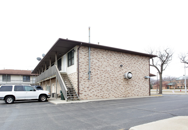 80-84 Main St in Sugar Grove, IL - Foto de edificio - Building Photo