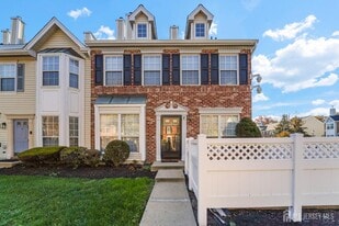 194 Darwin Ln in North Brunswick, NJ - Building Photo