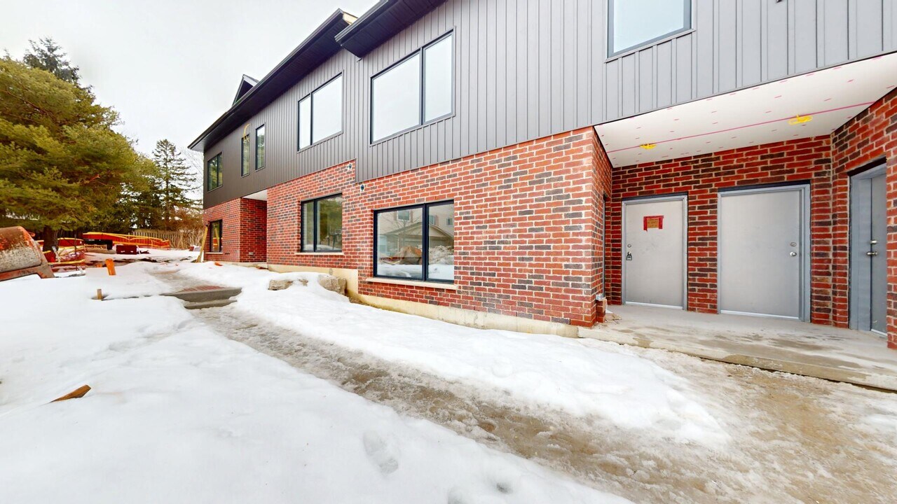 454 Pond Mills Rd in London, ON - Building Photo