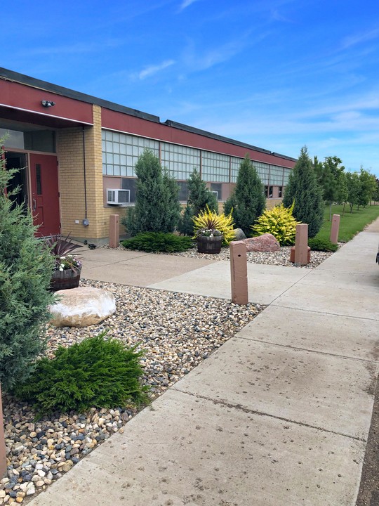 100 Main St in Carpio, ND - Building Photo