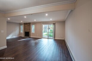 904 Schooner Dr in Toms River, NJ - Building Photo