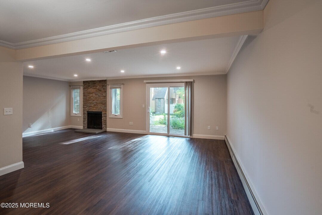 904 Schooner Dr in Toms River, NJ - Building Photo