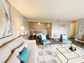 Preserve at Evans Place in Omaha, NE - Foto de edificio - Building Photo