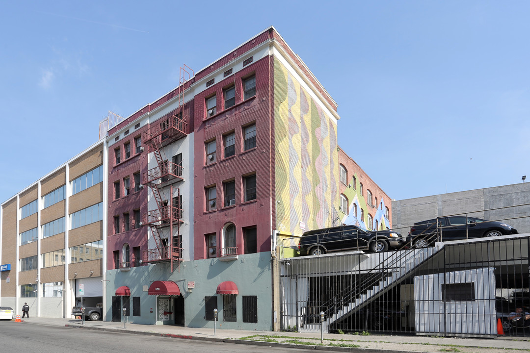 610 S Coronado St in Los Angeles, CA - Building Photo