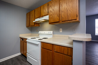 Summercrest Apartments in Knoxville, TN - Building Photo - Interior Photo