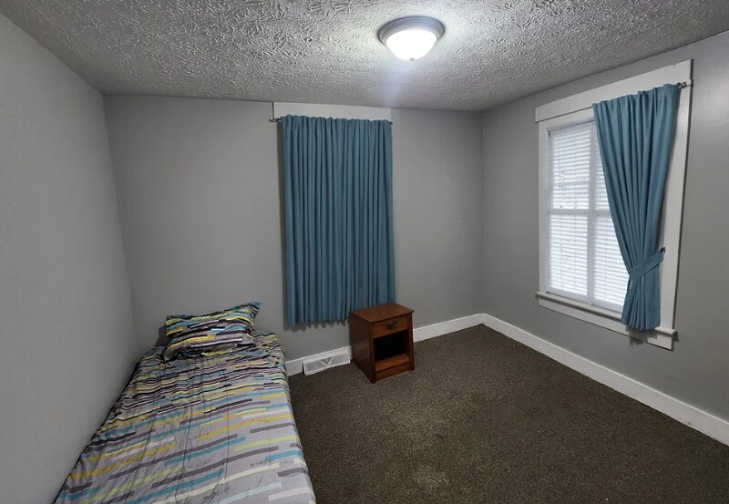 2 S Back River Rd in Hampton, VA - Building Photo