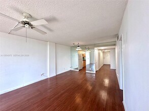 250 Jacaranda Dr in Plantation, FL - Building Photo - Building Photo