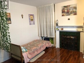 197 Dundas St E in Toronto, ON - Building Photo - Building Photo