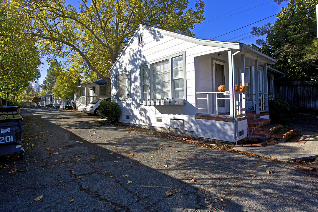 1963 Trinity Ave in Walnut Creek, CA - Foto de edificio