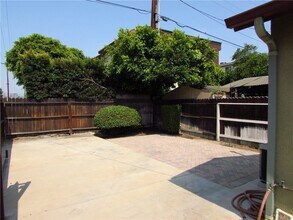 1521 Grismer Ave in Burbank, CA - Foto de edificio - Building Photo
