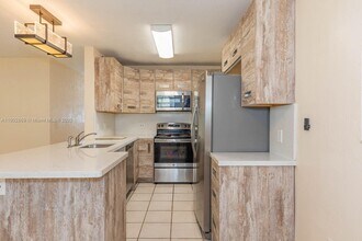 1010 N 69th Way in Hollywood, FL - Building Photo - Building Photo