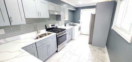 329 Fletcher Dr in Wheeling, IL - Building Photo - Building Photo