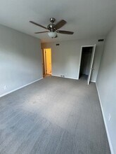 Embassy House in Shaker Heights, OH - Foto de edificio - Building Photo