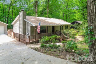 4807 Alpine Dr SW in Lilburn, GA - Building Photo