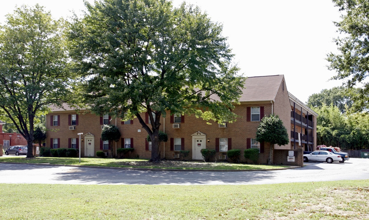 Claremont Apartments in Richmond, VA - Building Photo