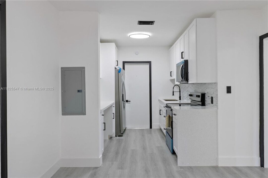 1325 NW 51st St in Miami, FL - Building Photo