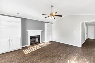 350 Lands End Ln in Jacksonville, NC - Building Photo - Building Photo