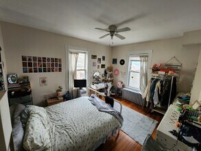 140 Brooks St, Unit 2 in Boston, MA - Foto de edificio - Building Photo