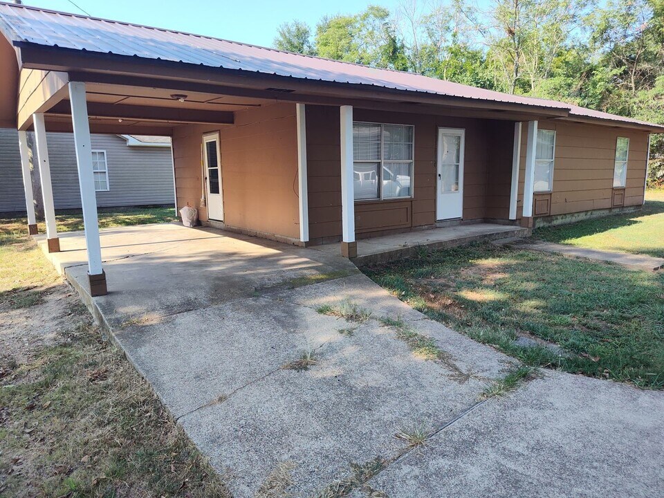 803 W High St in Sheridan, AR - Building Photo