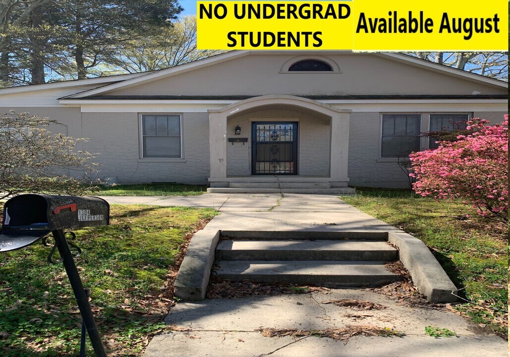 1304 Jefferson Ave in Oxford, MS - Building Photo