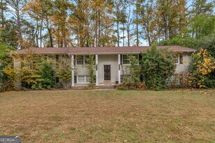 2364 Peachwood Cir NE in Atlanta, GA - Building Photo