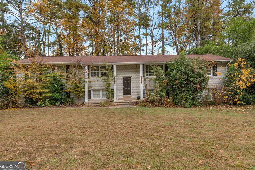 2364 Peachwood Cir NE in Atlanta, GA - Building Photo