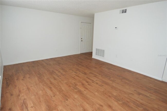 8425 Cerro Cir in Tampa, FL - Building Photo - Building Photo