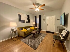 Room in Duplex on Jones Ave NW in Atlanta, GA - Foto de edificio - Building Photo