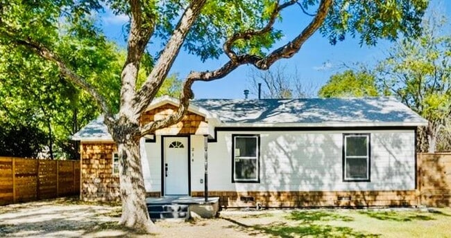 property at 214 W Davilla St