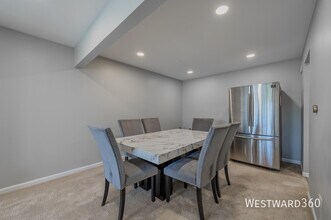 5601 Carriage Way Dr in Rolling Meadows, IL - Building Photo - Building Photo