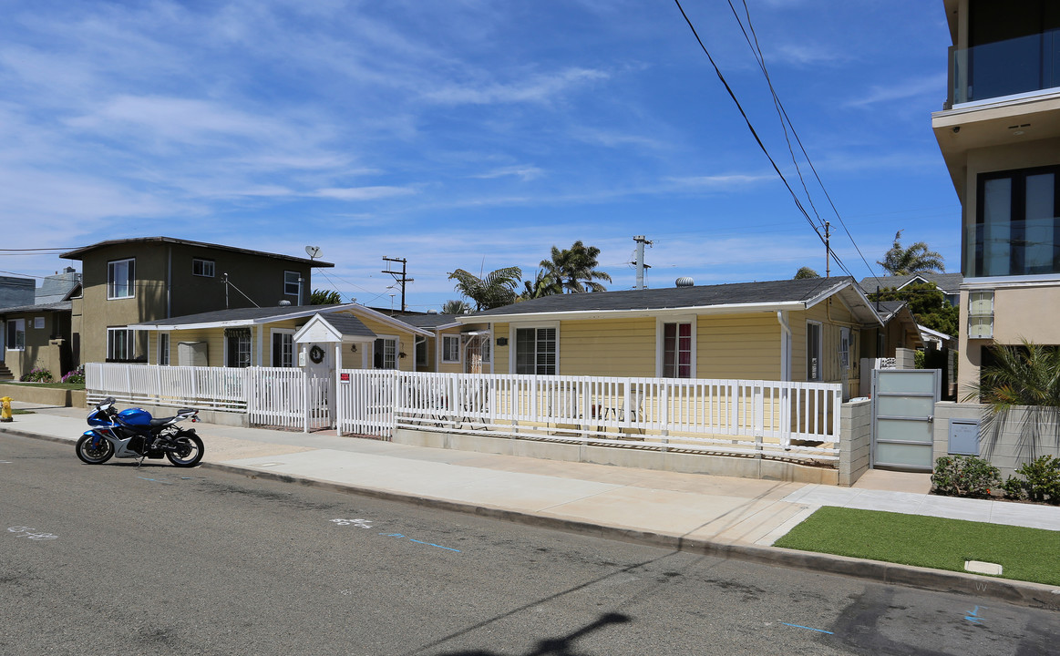 908 Tait St in Oceanside, CA - Building Photo