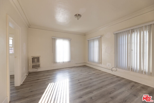 property at 946 S Burlington Ave