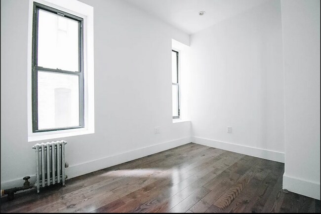 4 St Nicholas Terrace in New York, NY - Building Photo - Interior Photo