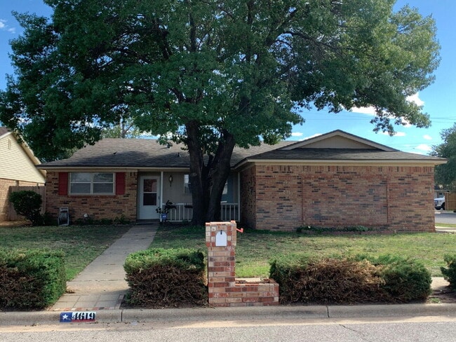 4619 61st St in Lubbock, TX - Foto de edificio - Building Photo