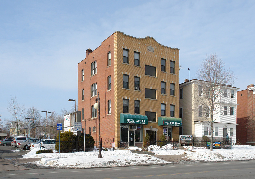 Montano in Hartford, CT - Foto de edificio