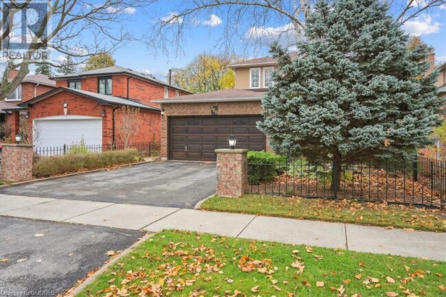 560 Marlatt Dr in Oakville, ON - Building Photo - Building Photo