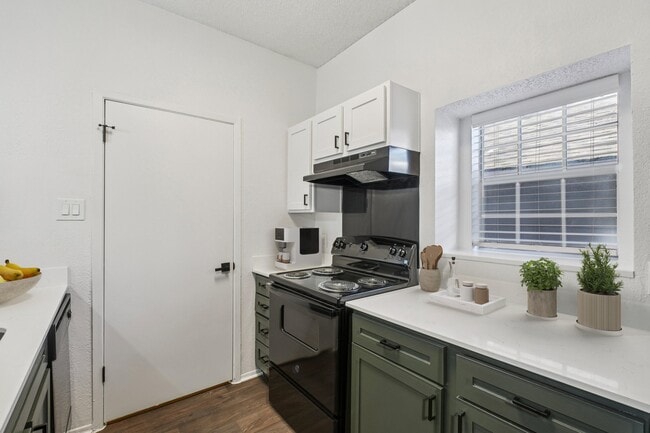 Chatham Court and Reflections in Dallas, TX - Foto de edificio - Building Photo