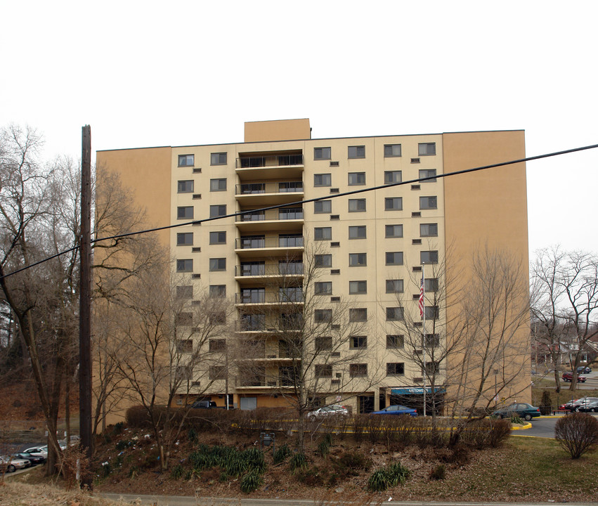 Metowers in Pittsburgh, PA - Building Photo