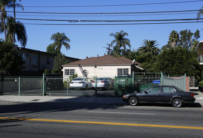 6251-6255 Kester Ave in Van Nuys, CA - Building Photo - Building Photo