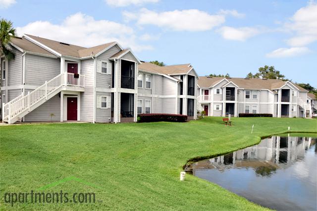 Colonial Pointe Apartments in Orlando, FL - Building Photo - Building Photo